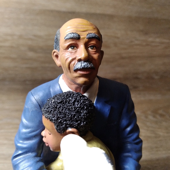 The Young Collection "His Eye is on the Sparrow" Art Figurine Gilbert Young 1996 - Picture 5 of 11